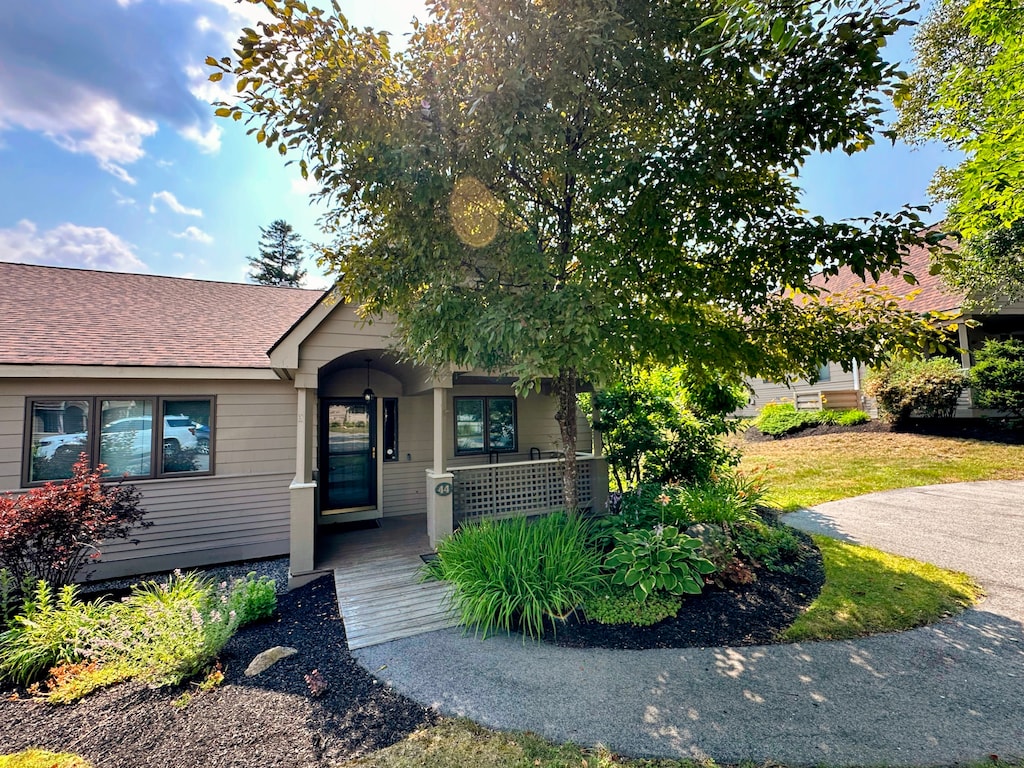 This unit lies at the end of a cul-de-sac with the back of the unit along the river.