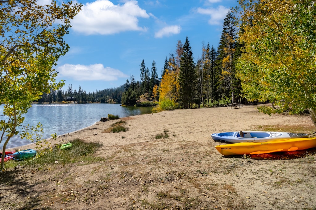 Bring your kayaks, stand up paddleboards, and sunscreen - Bear Lake is a great spot for summer recreation!
