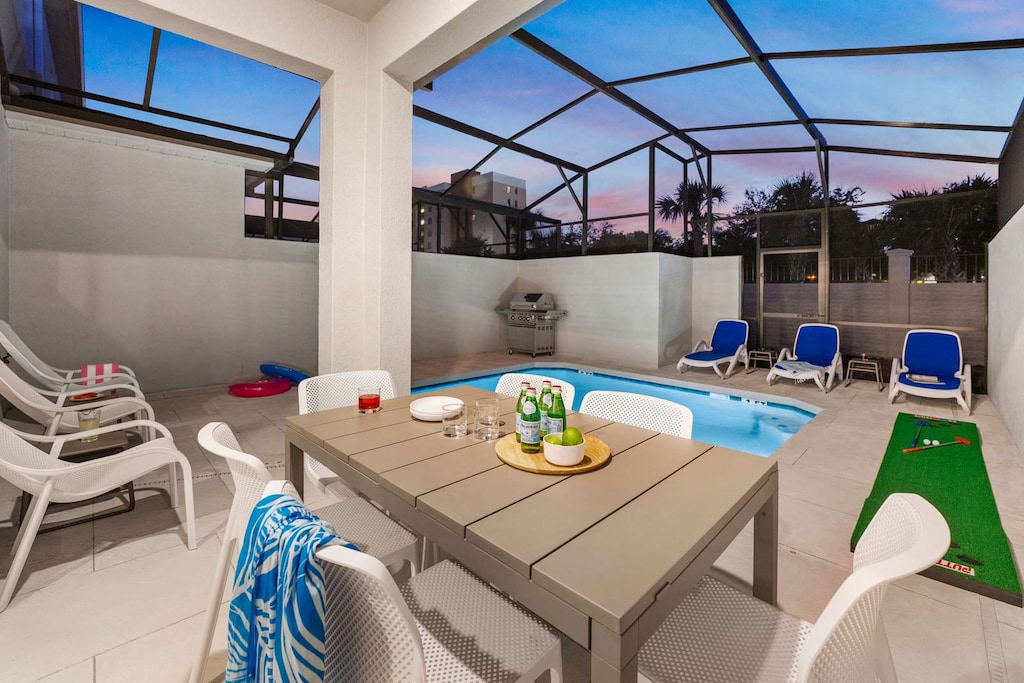 Private Pool & Patio at Twilight *Highlight*