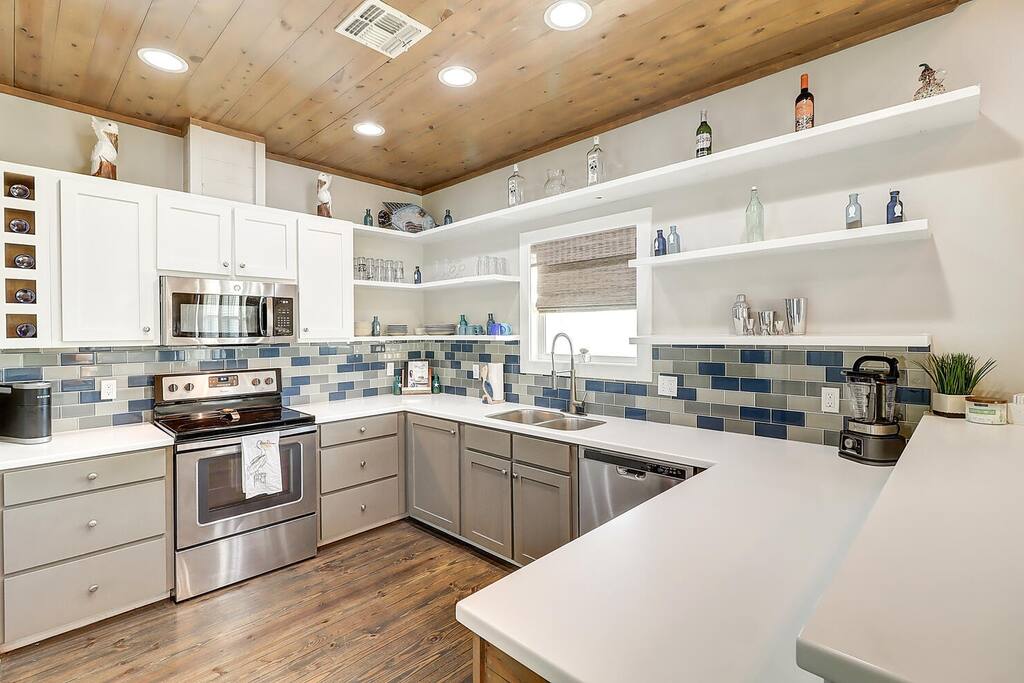Beautiful updated kitchen to cook a delicious family meal