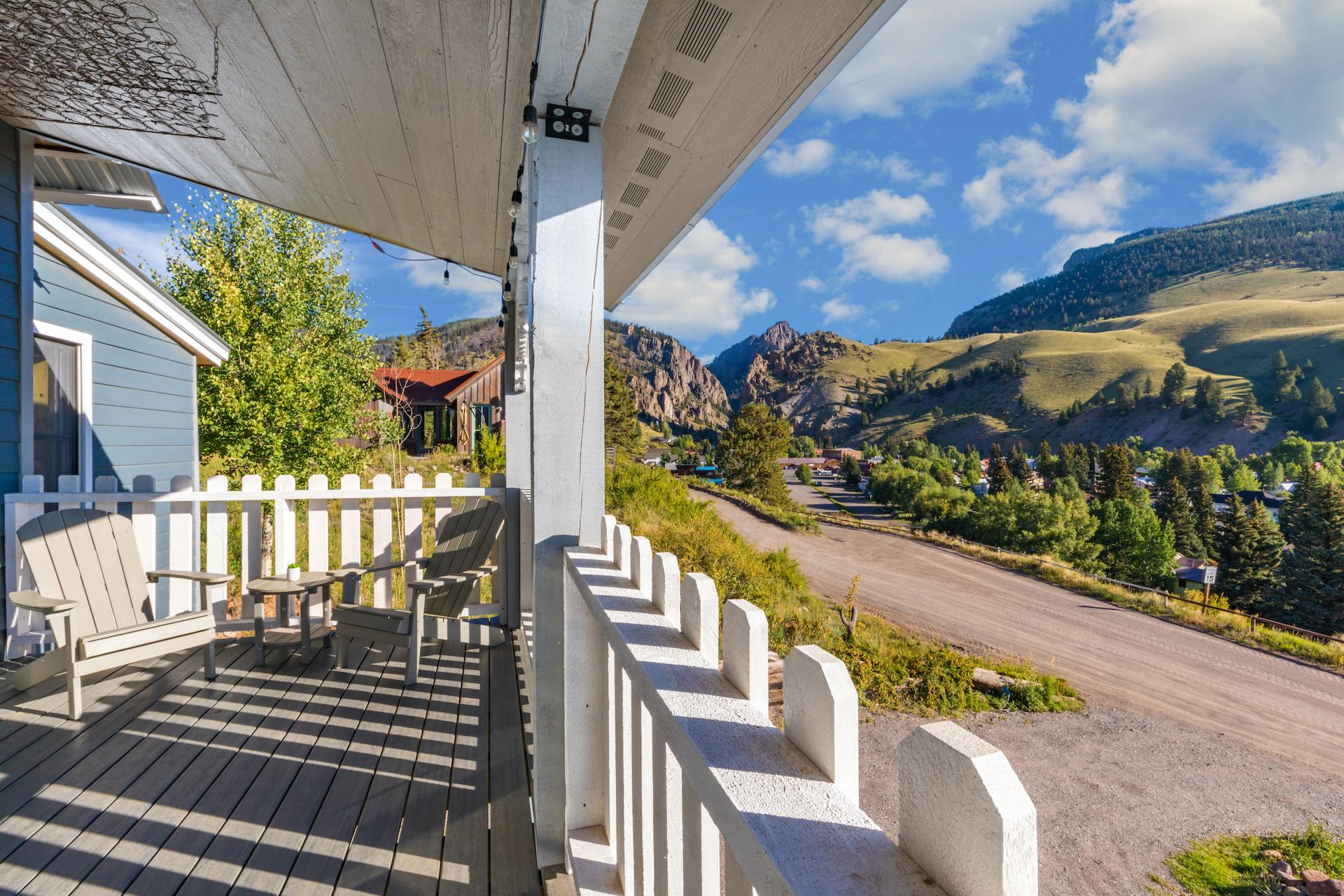 Upper deck with views of the Creede cliffs