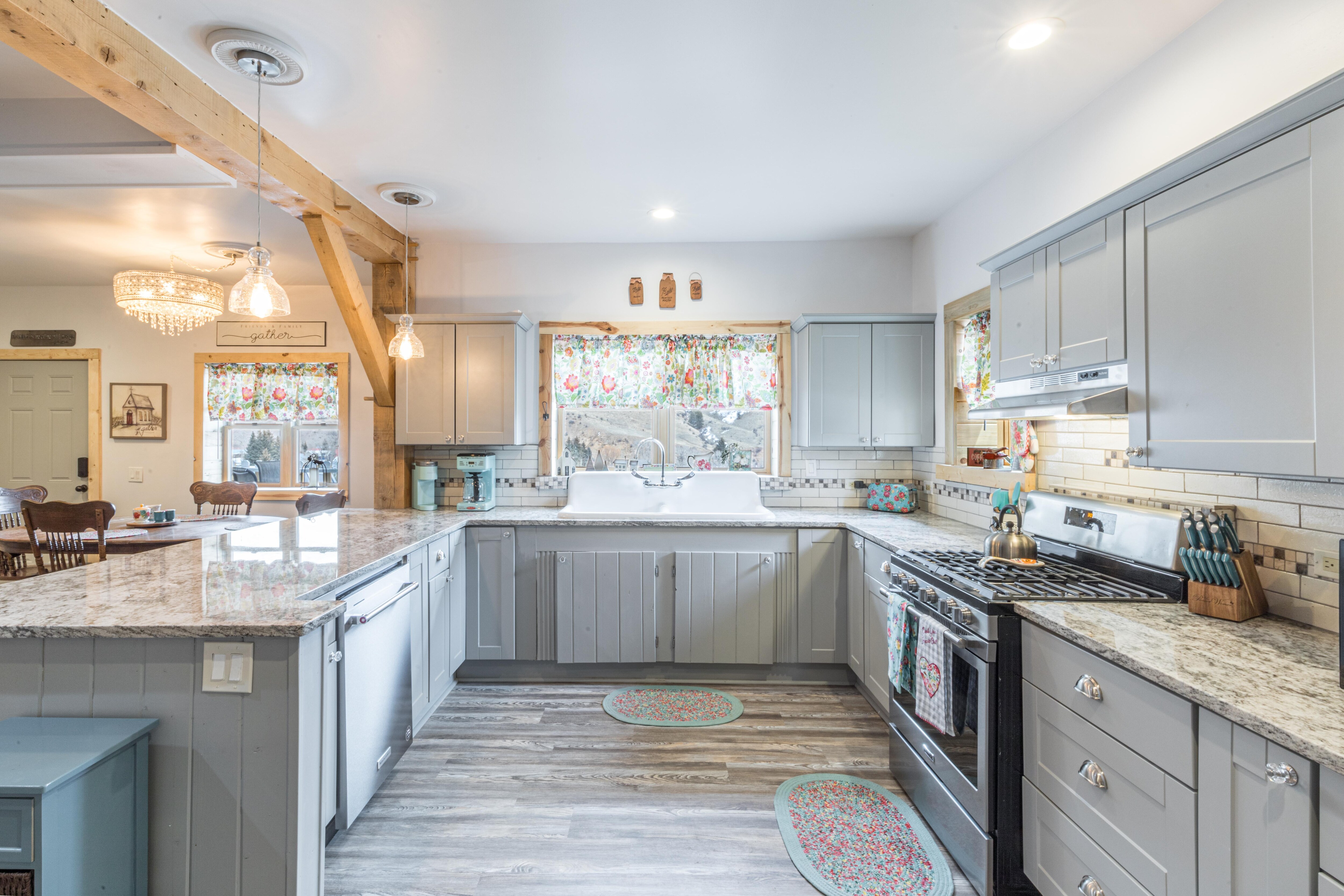 Fully Stocked Kitchen 