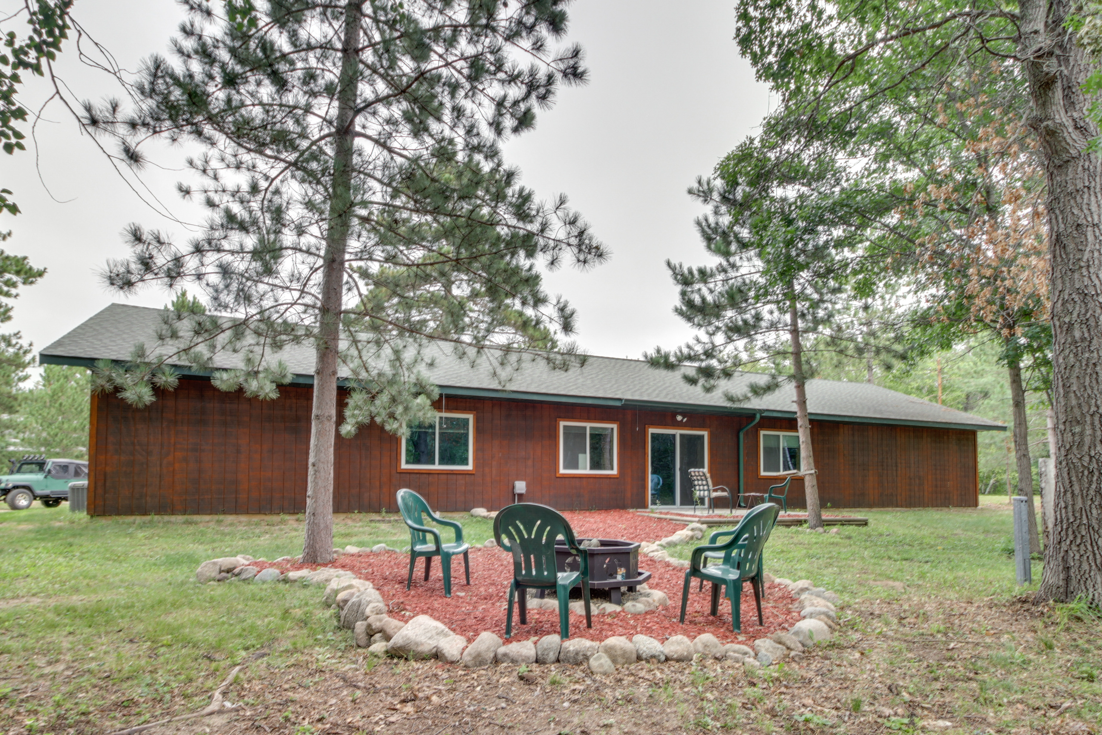 Pequot Lakes Vacation Rental w/ Patio & Fire Pit