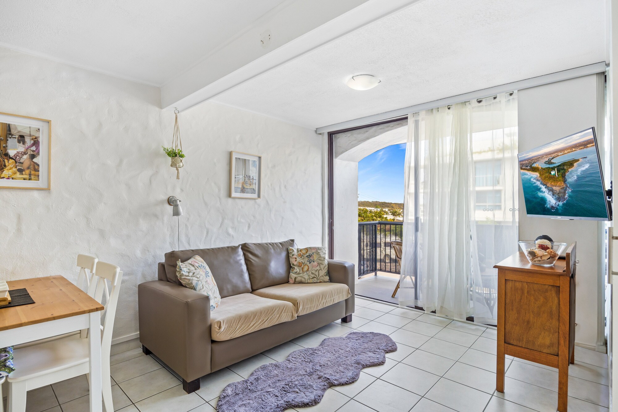 Great Location 1-Bed with Pool by Mooloolaba Beach - Home Rental in ...