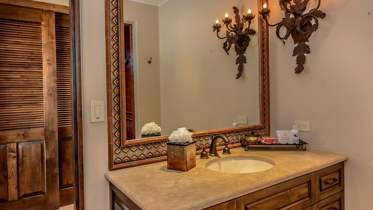 Elegant Cabo Residence in Hillside Community