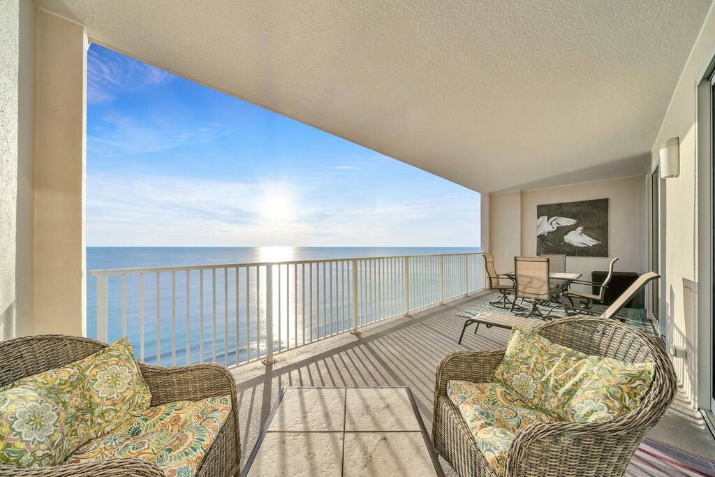 Ocean Reef 1704 balcony