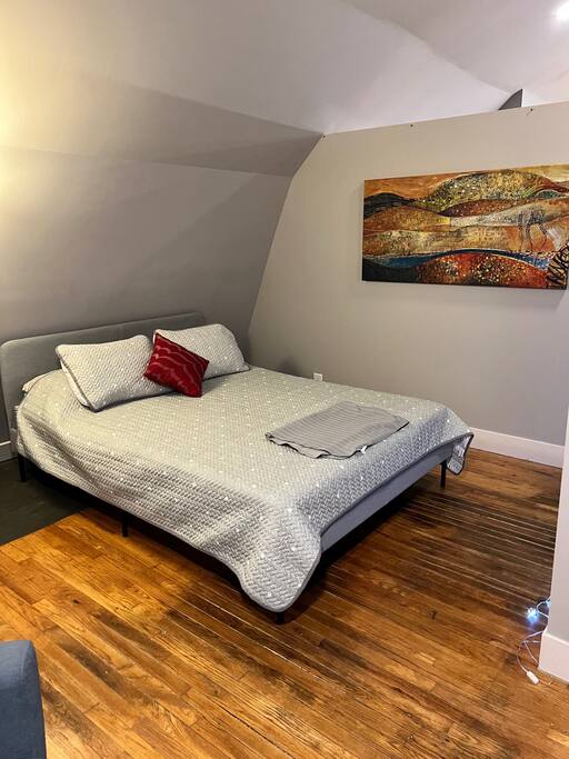 Lovely 1BR in Historic Ludlow—Behind the Art Shop