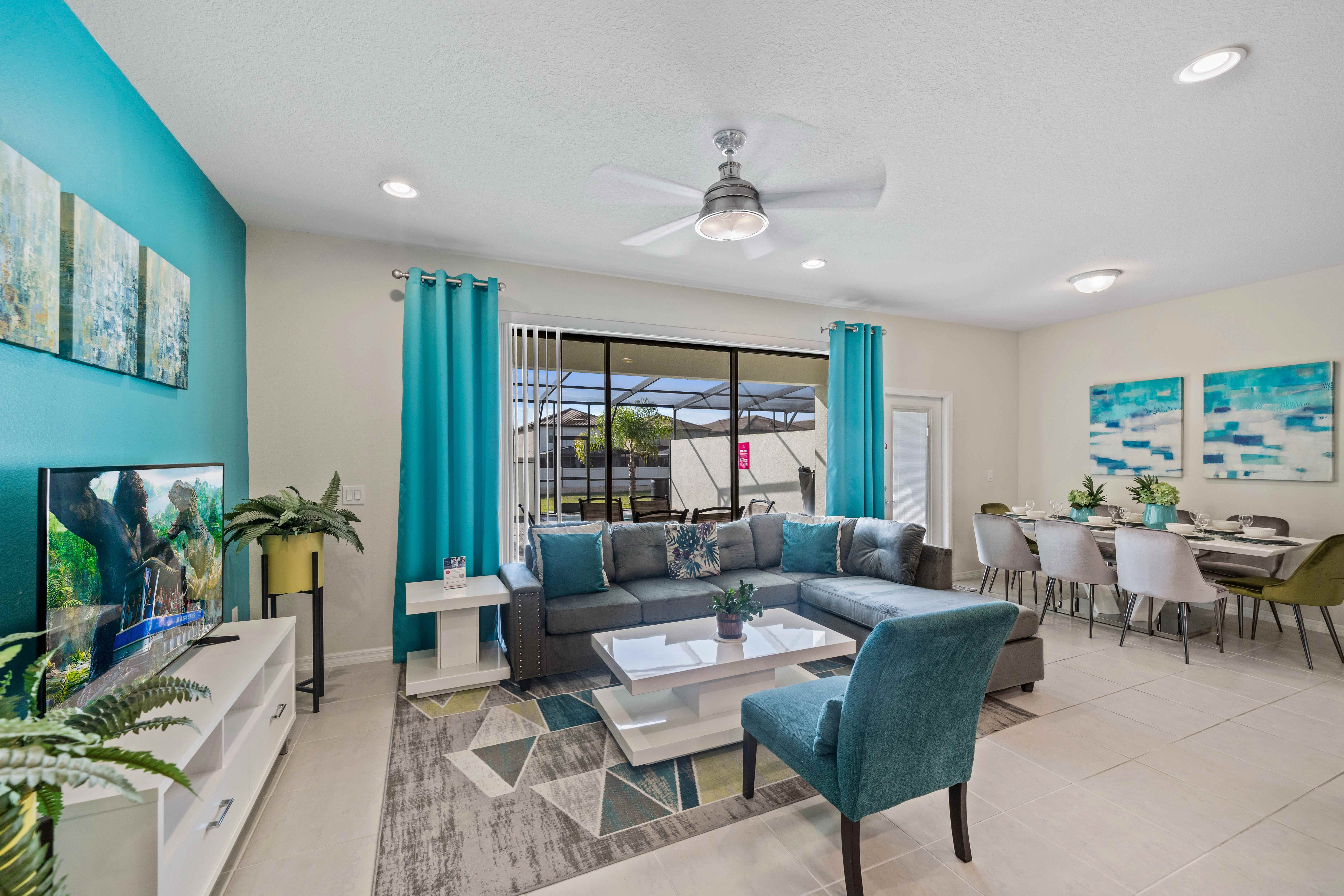 Lavish living area of the apartment in Kissimmee - Cosy sofas - Elegantly decored living area - Large bright windows of the living area with Mesmerizing views - Beautifully furnished floor - Availability of TV and Netflix
