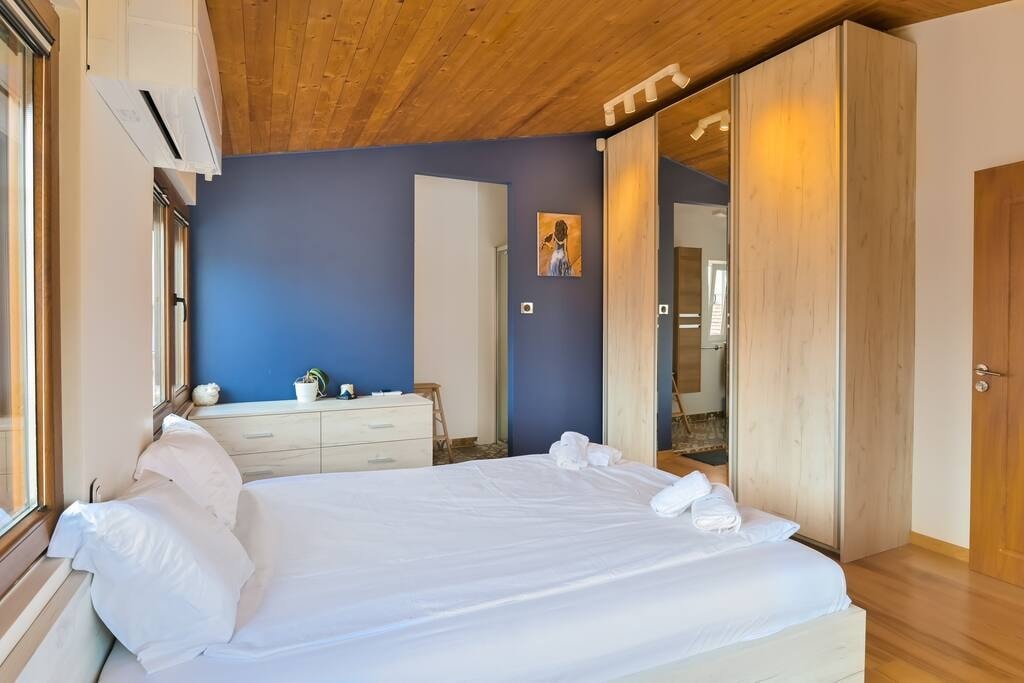 Property Image 2 - Designer One-bedroom Maisonette with Best Location