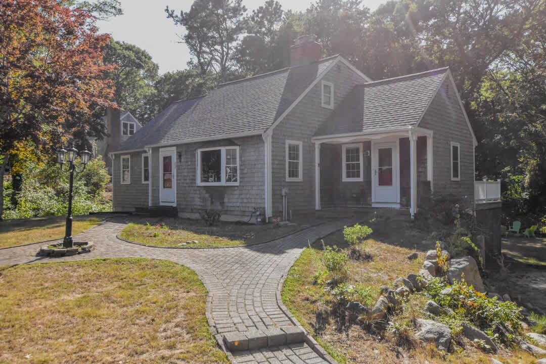 Property Image 2 - Close to Bayside Beaches w/ Pool Table, Fire Pit