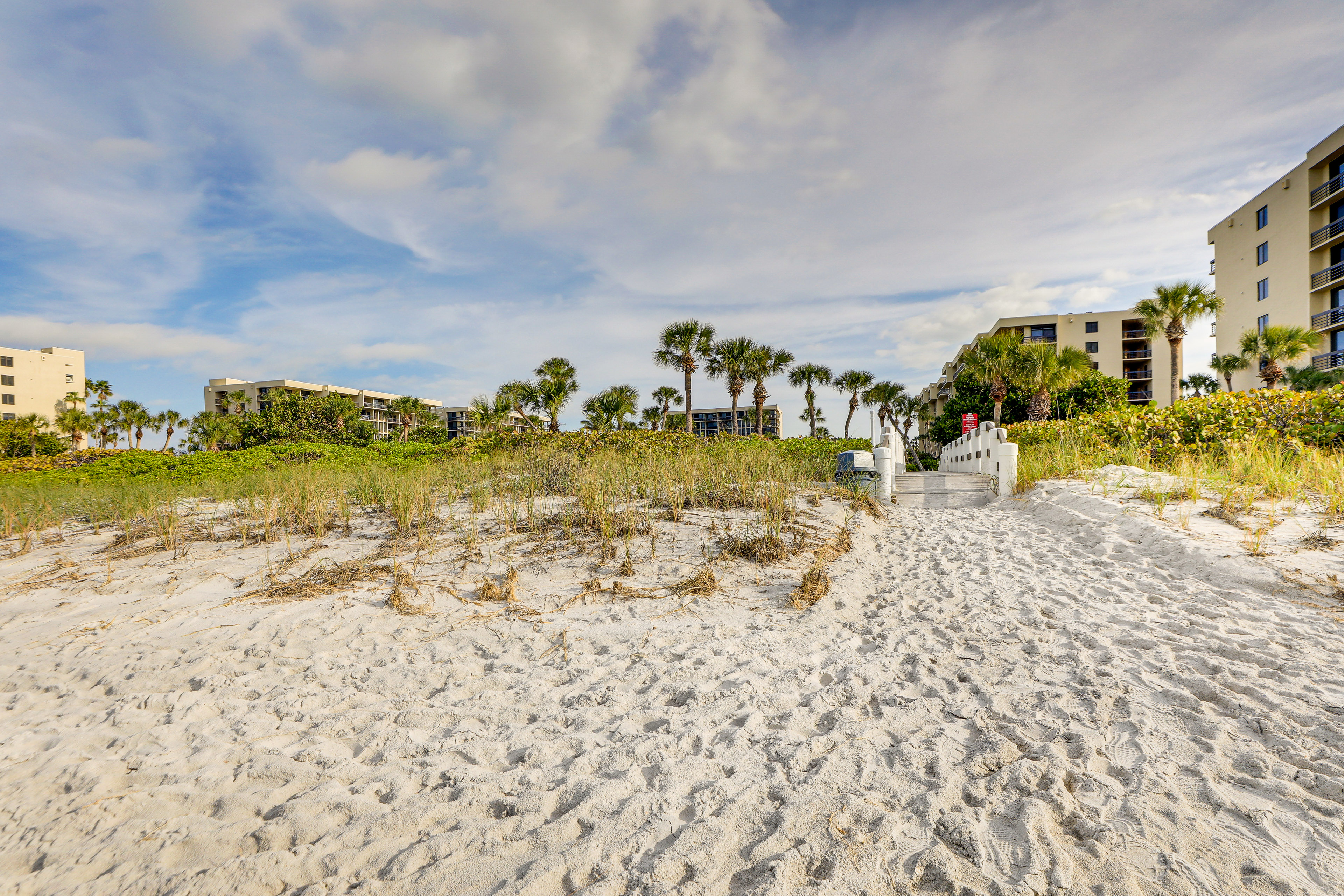 Property Image 2 - Luxury Longboat Key Condo - Walk to Beach Access!