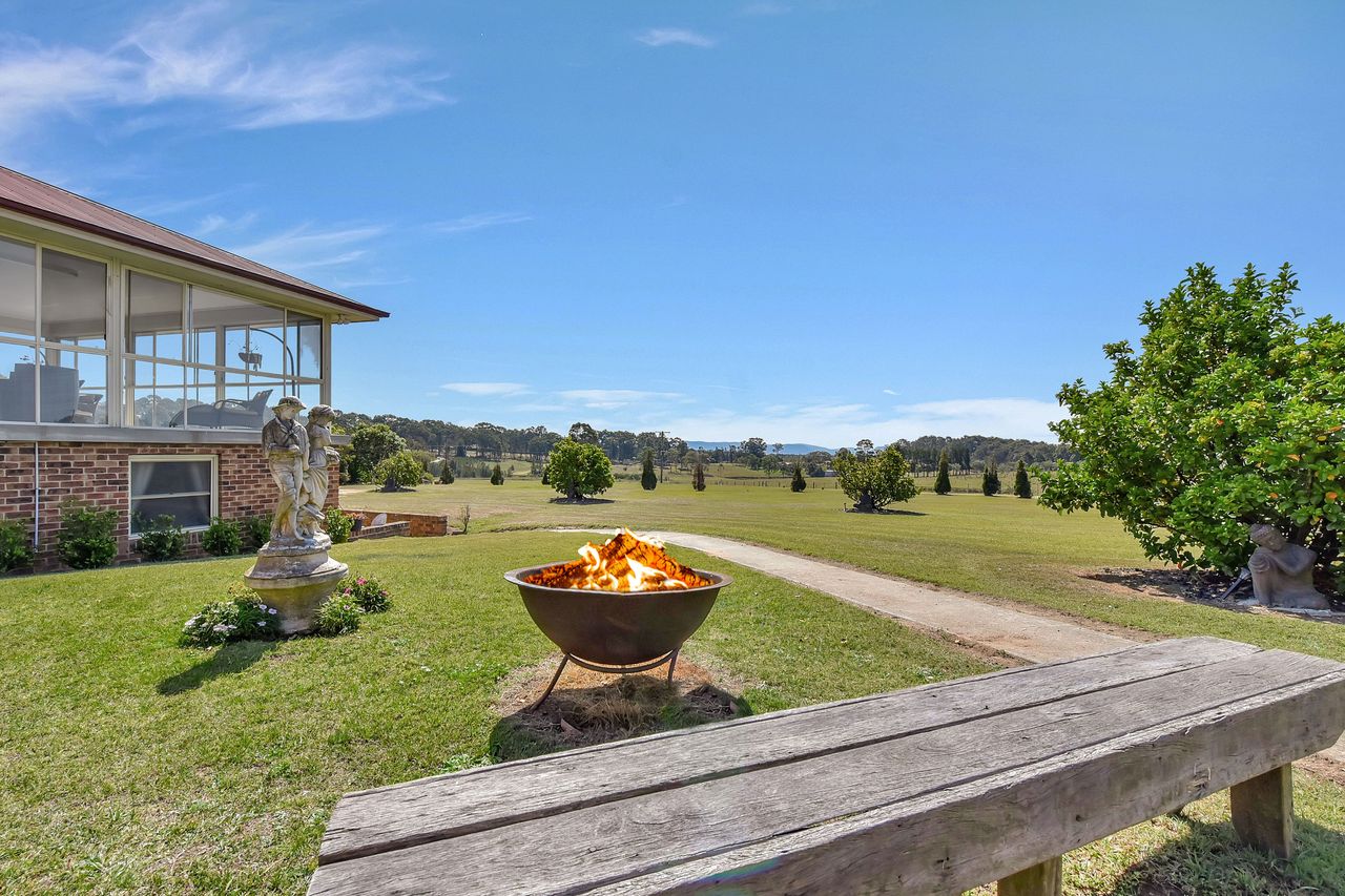 Property Image 1 - Noble Willow Estate Lovedale. Super Spacious, with views and pool