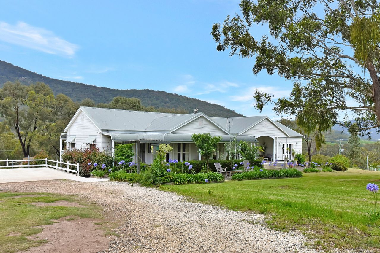 Property Image 2 - La Sila Homestead on Marrowbone - cutest cottage in the Hunter with killer views