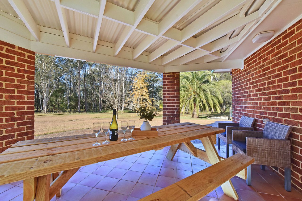 Property Image 1 - 1min to Wine Tasting, Cheese Tasting, Restaurants and Hot Air Ballooning! Home Among the Gum Trees