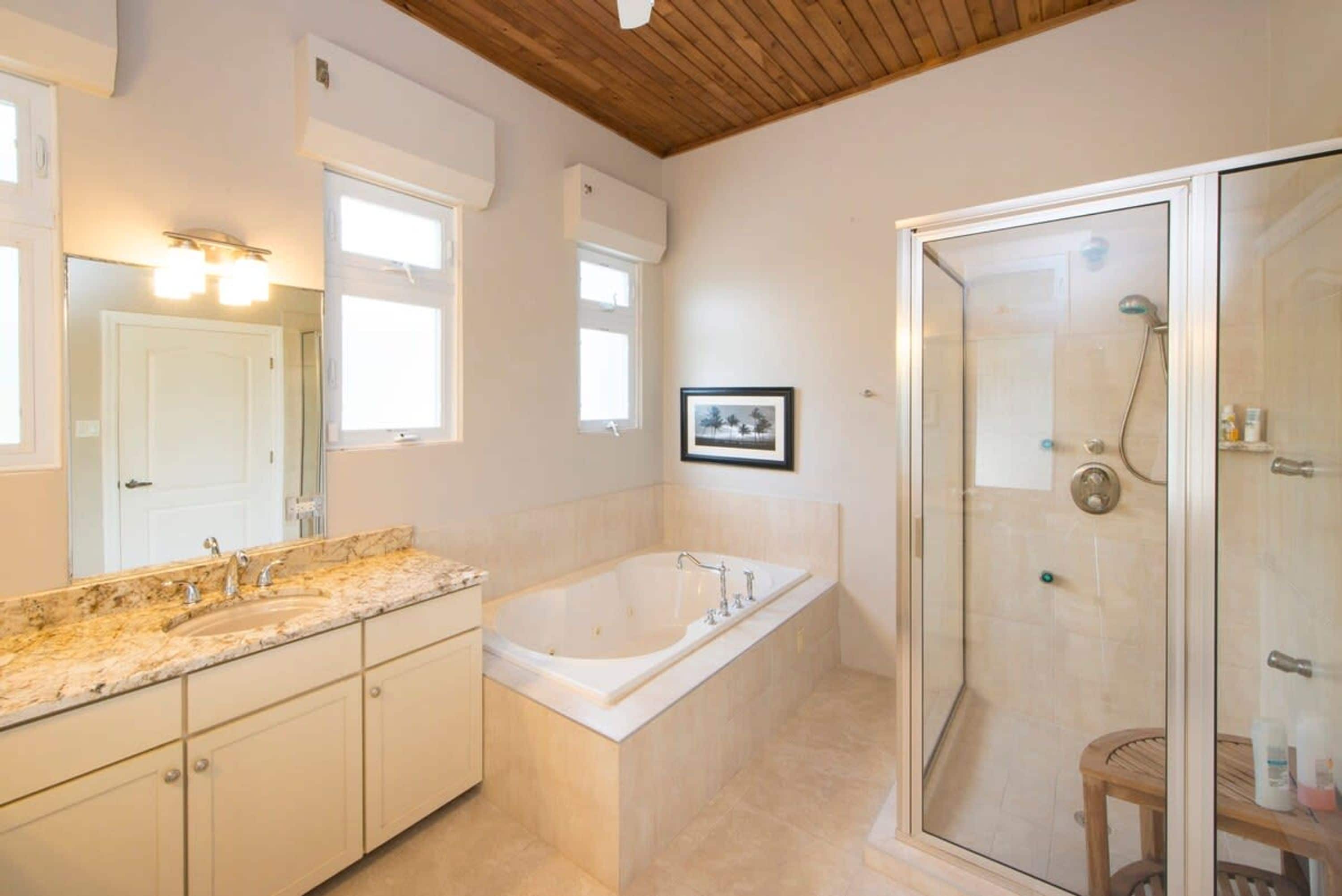 Peaceful Ocean Front Beach House in Bodden Town Peaceful Ocean Front Beach House in Bodden Town