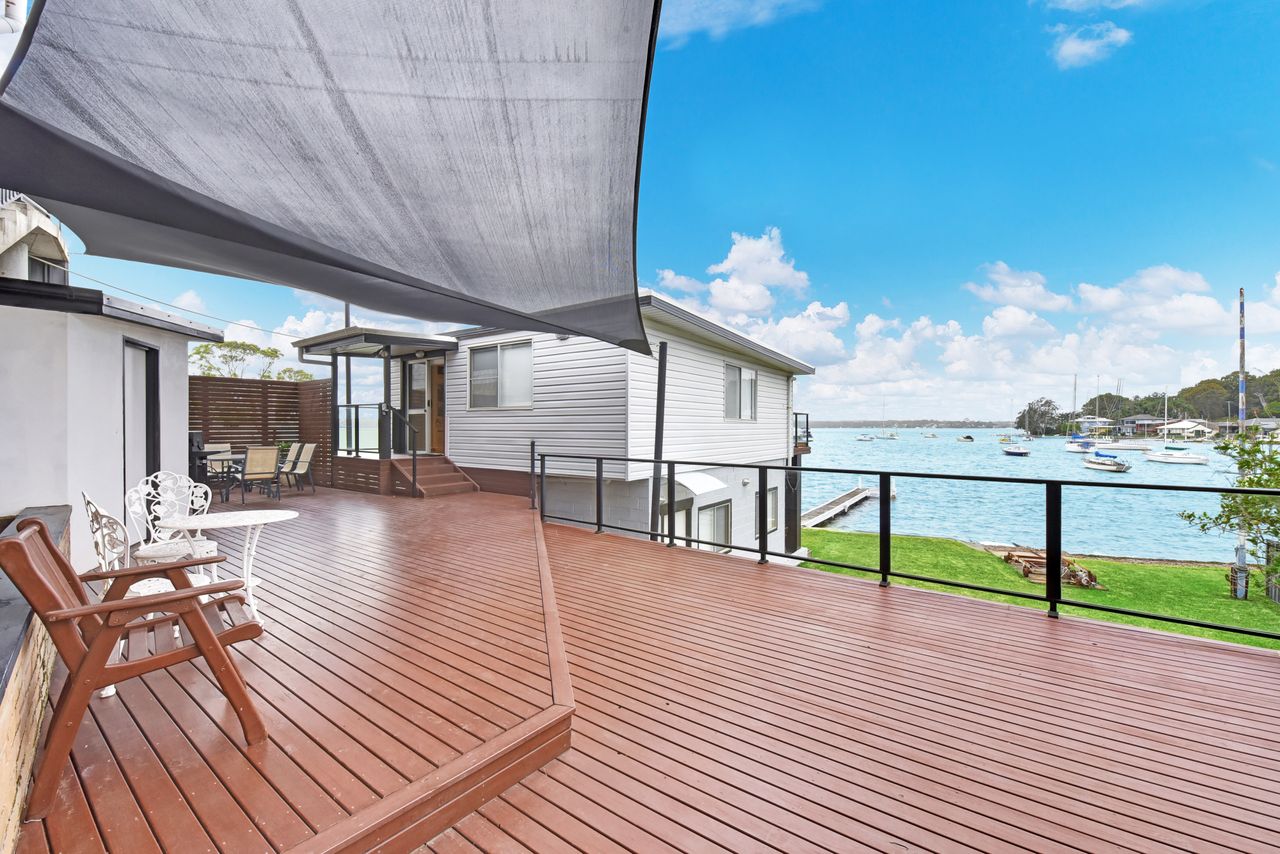 Property Image 2 - The Boat House - Absolute Waterfront 3br + Jetty