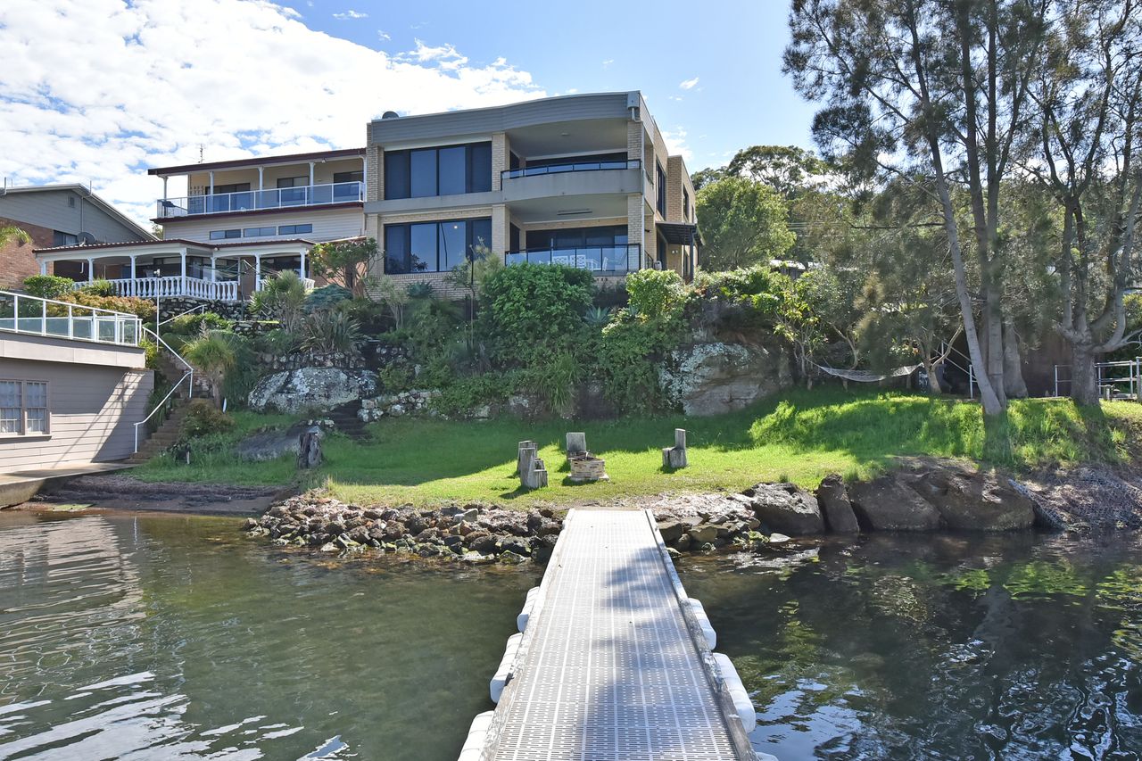 Property Image 1 - Water’s Edge Apartment 1 absolute waterfront at Fishing Point on Lake Macquarie