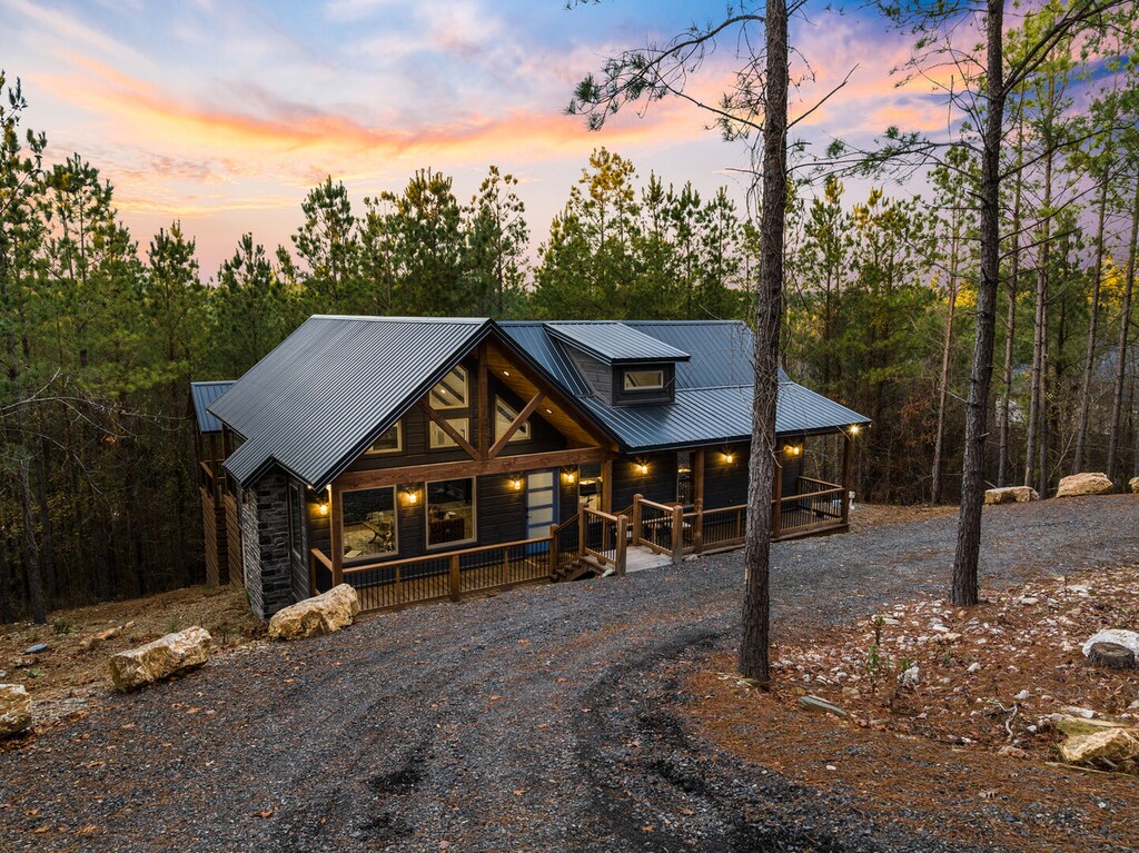 Drive up to cabin, steep driveway fyi