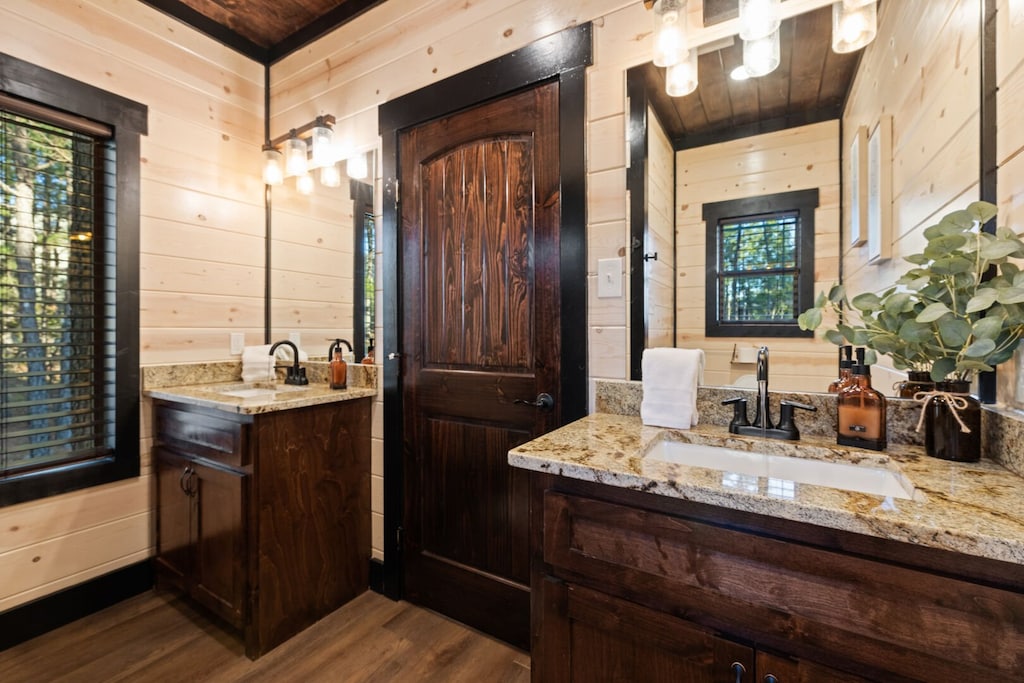 Ensuite to bedroom 2