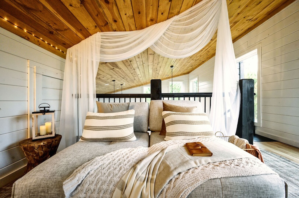 "What an amazing place!! We loved staying at the cabin and wish we could have stayed longer."

- Theresa