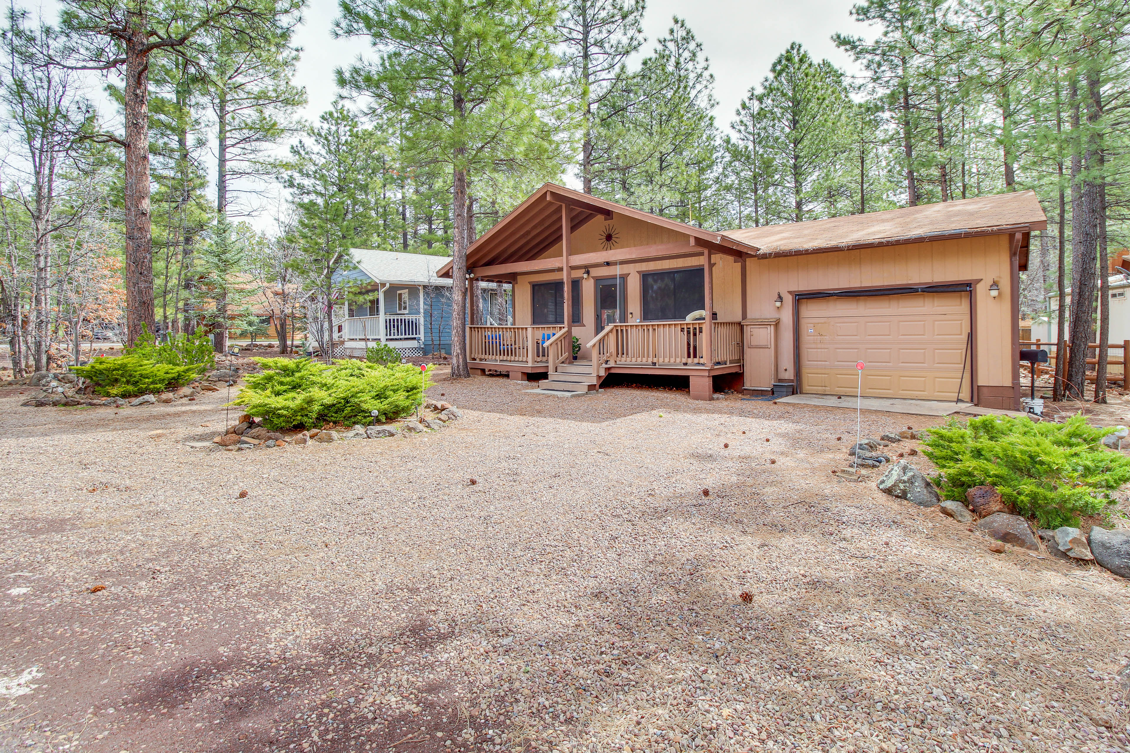 Property Image 2 - Pinetop Cottage w/ Updated Deck & Fireside Table