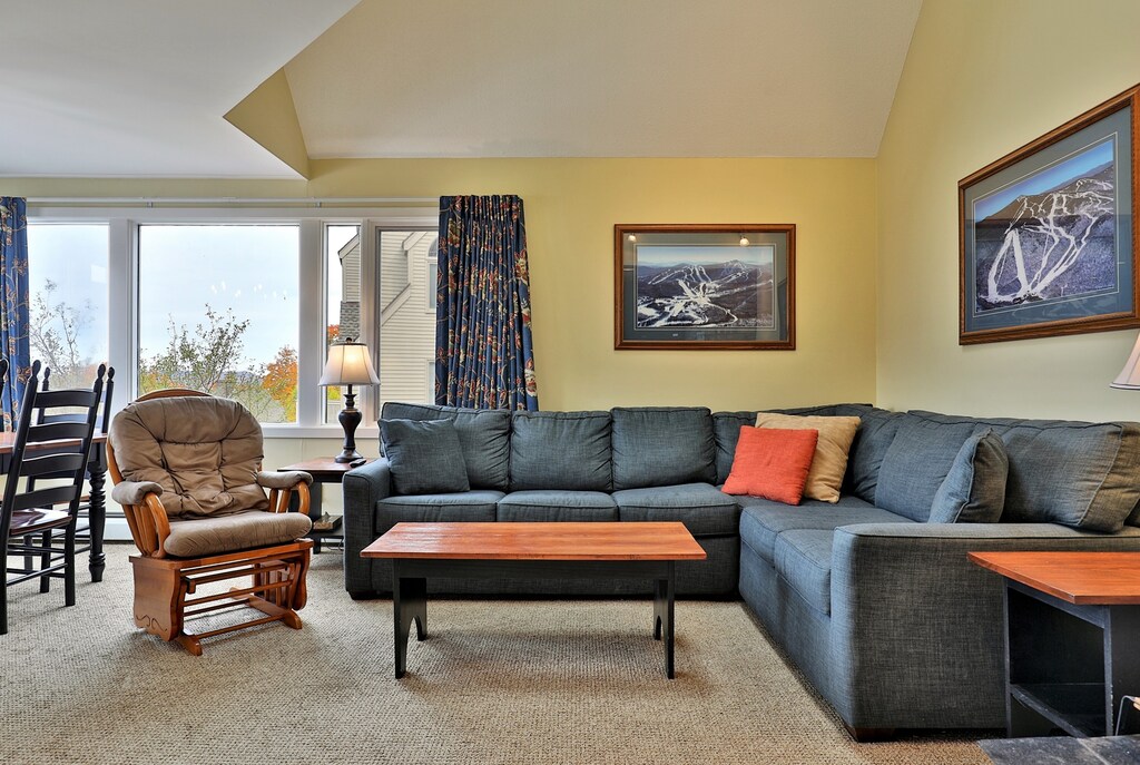 Cozy living room with space for everyone