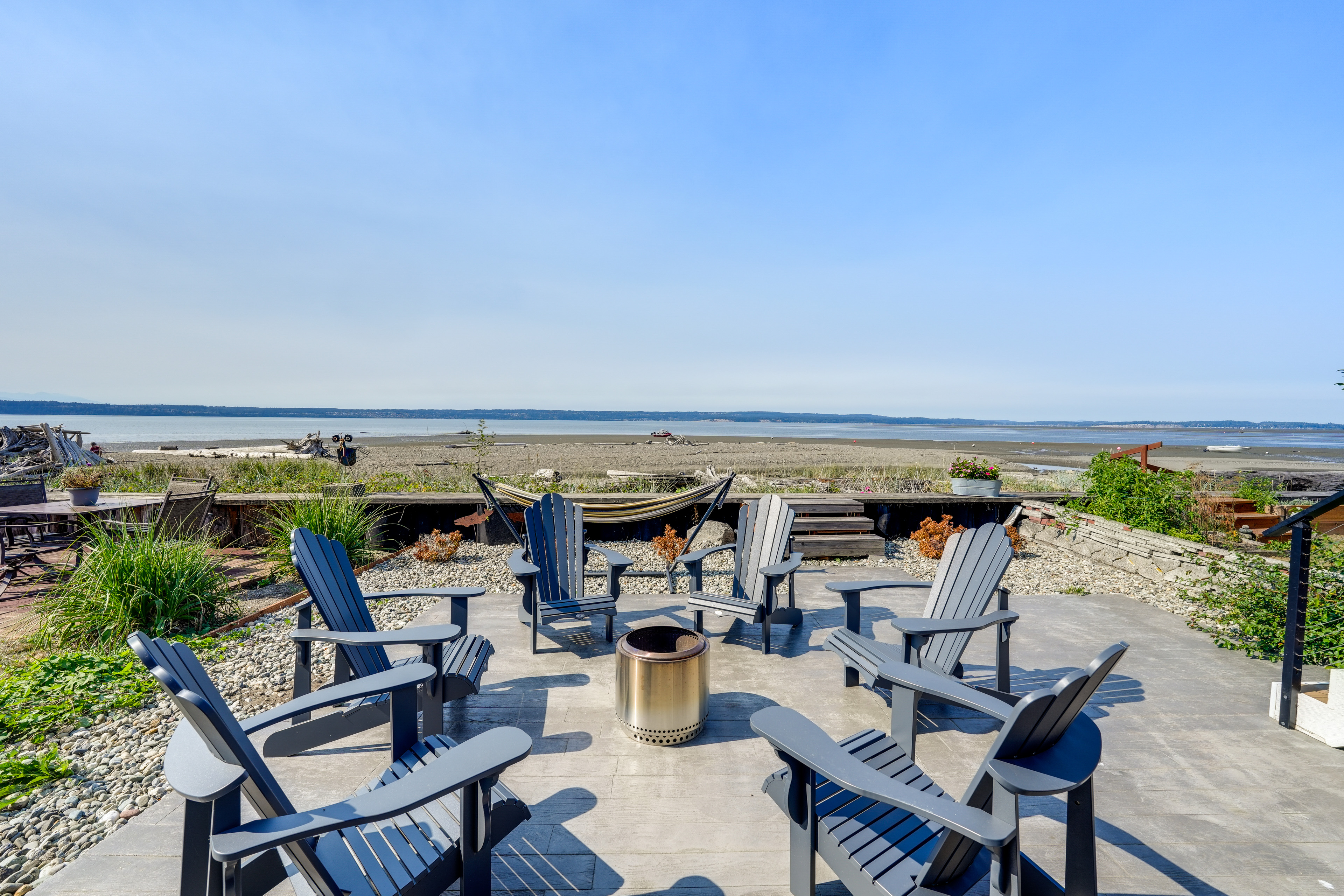 Property Image 1 - Coastal PNW Home on Swimmable Beach w/ Hot Tub!