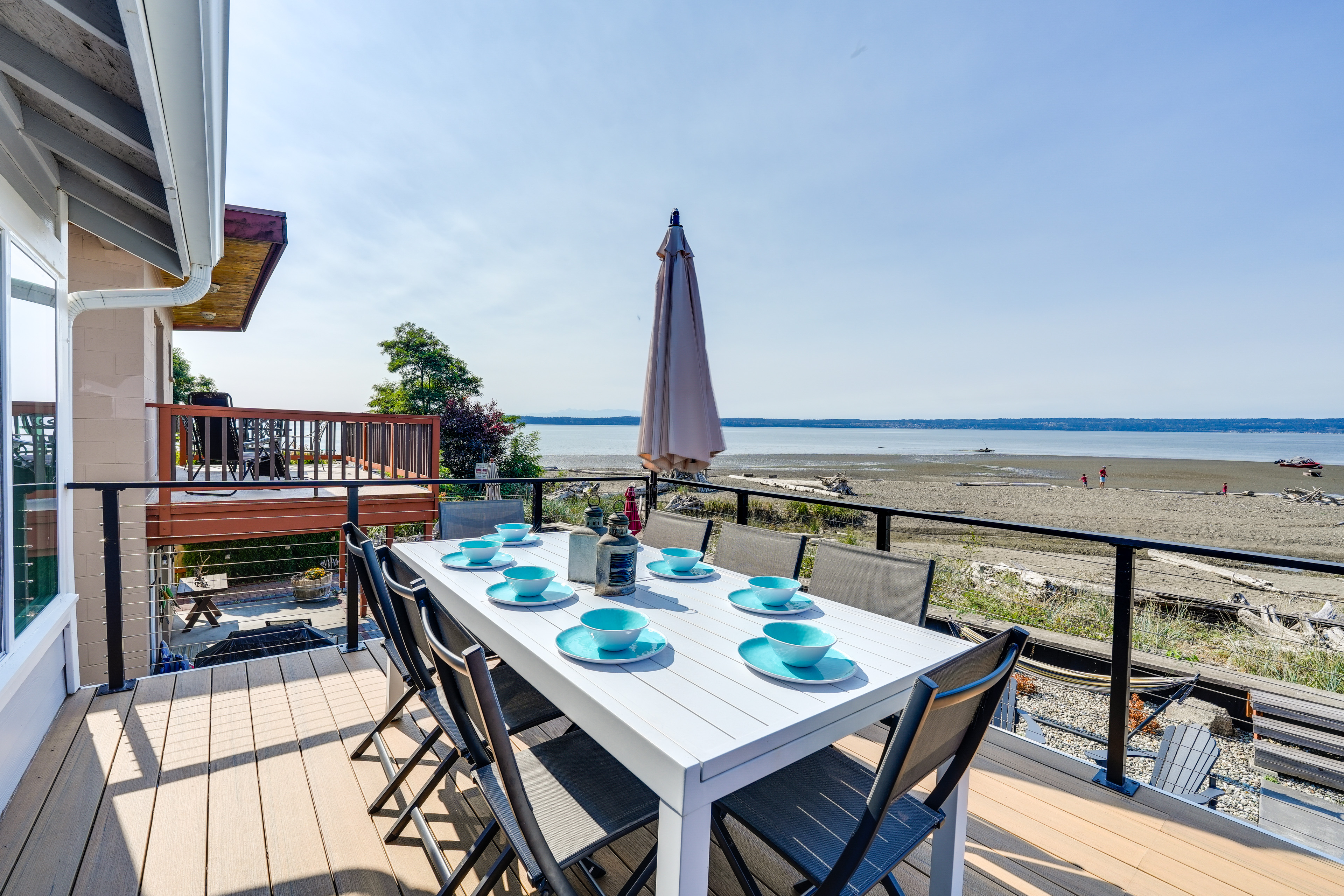 Property Image 2 - Coastal PNW Home on Swimmable Beach w/ Hot Tub!