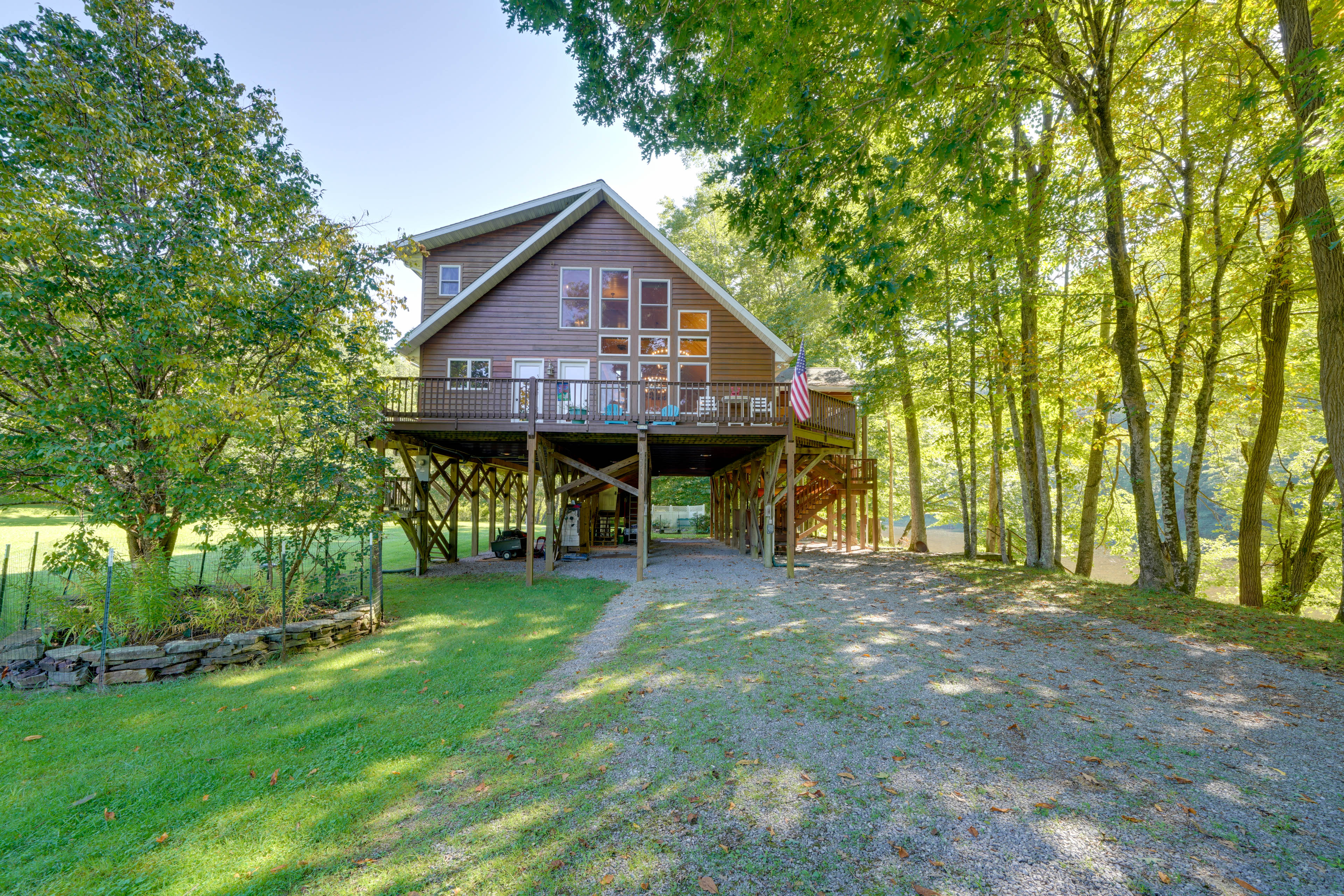 Riverfront West Virginia Cabin w/ Screened-In Deck