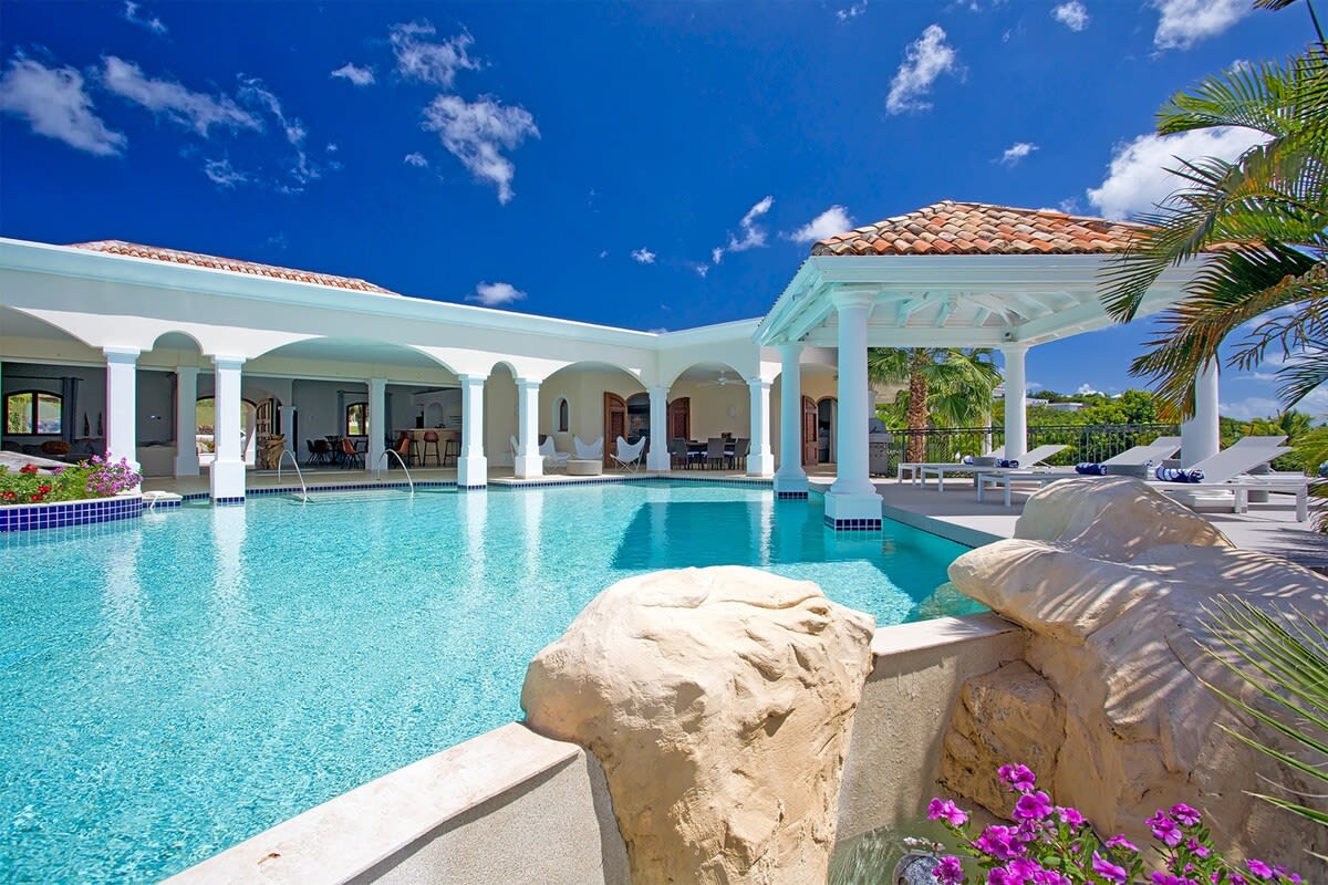 Property Image 2 - La Salamandre - Lagoon front villa with pool & gym