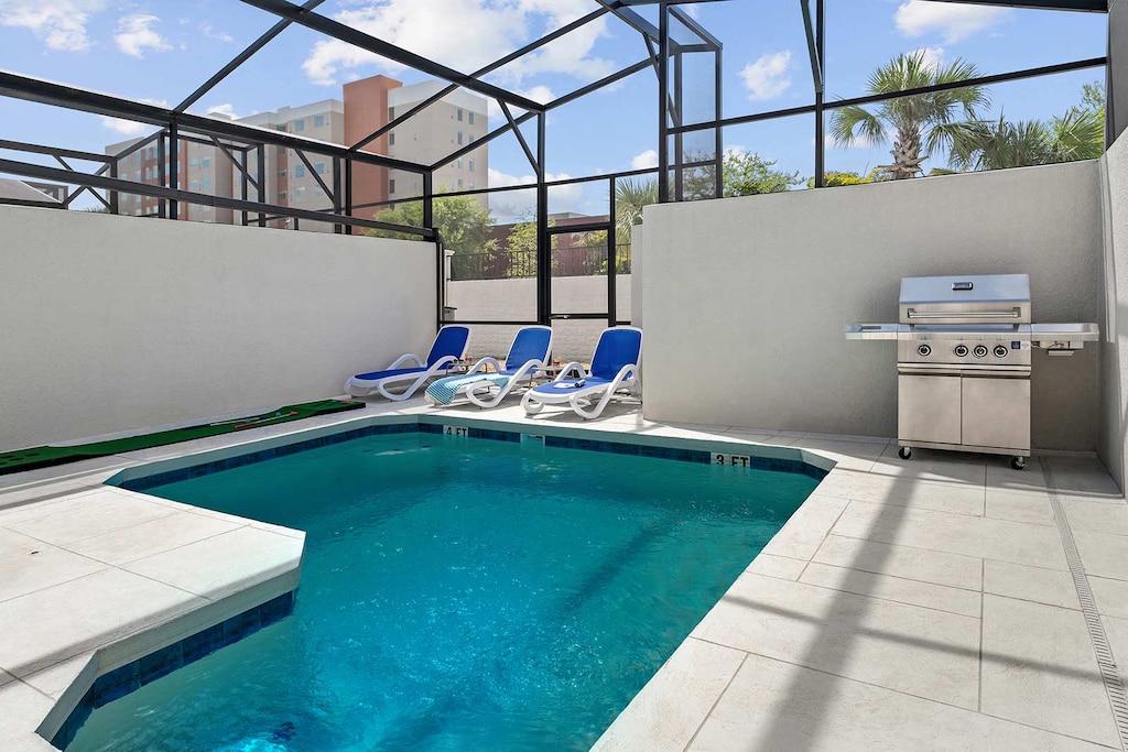 Private Pool & Patio