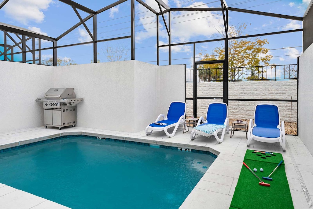 Private Pool & Patio