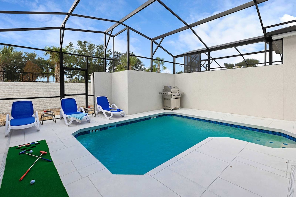 Private Pool & Patio