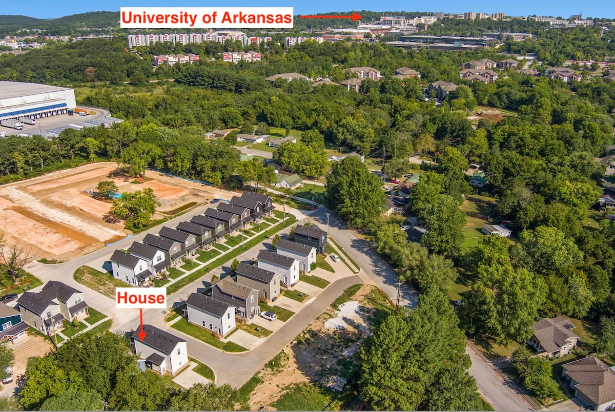 With Baum Walker Field just a short stroll away, you can catch all the thrilling Razorback baseball action.