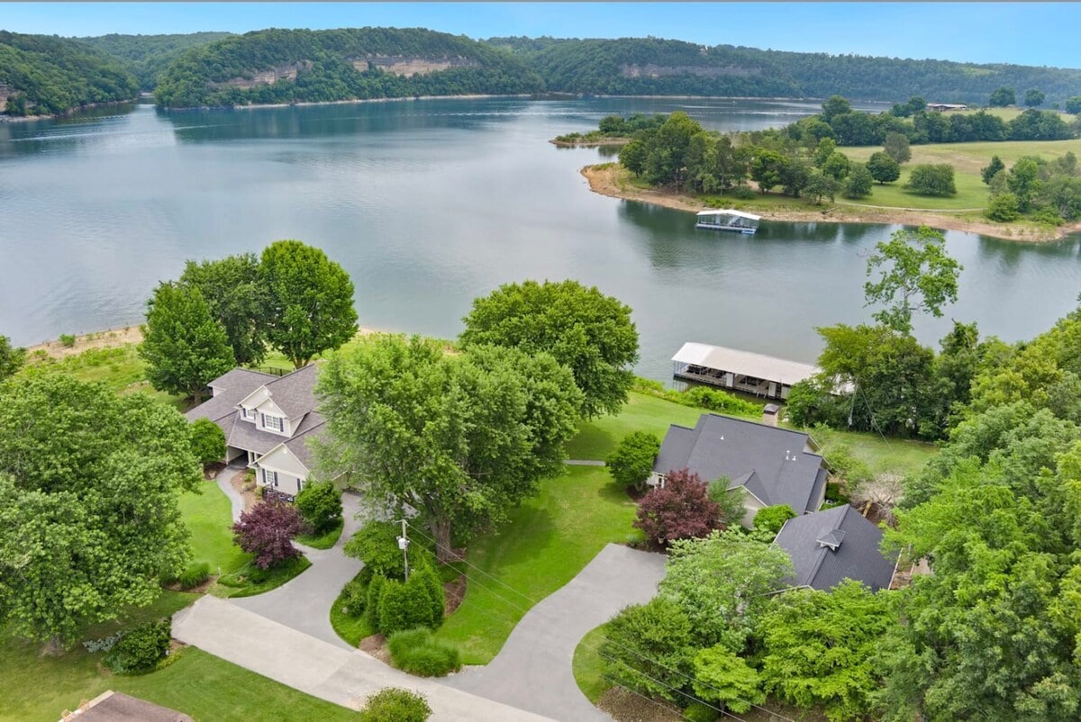 As you can see, these two homes sit on the same property and share outdoor amenities and lake access, making it perfect for a big group. As you can see, these two homes sit on the same property and share outdoor amenities and lake access, making it perfect for a big group.