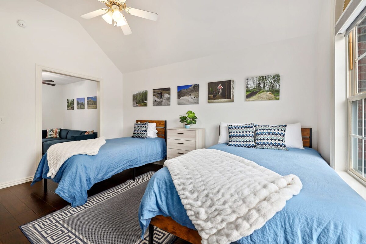 Our fourth bedroom has two Twin-size beds.