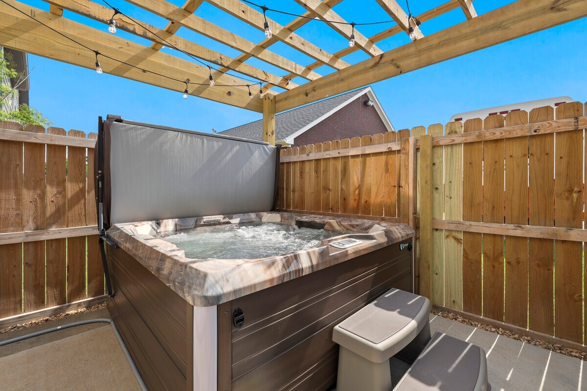 The best spot in the house - our hot tub spa seats 6! Complete with jets and lights, this is the best spot to unwind after a day spent exploring Bentonville. Fenced in yard for privacy!