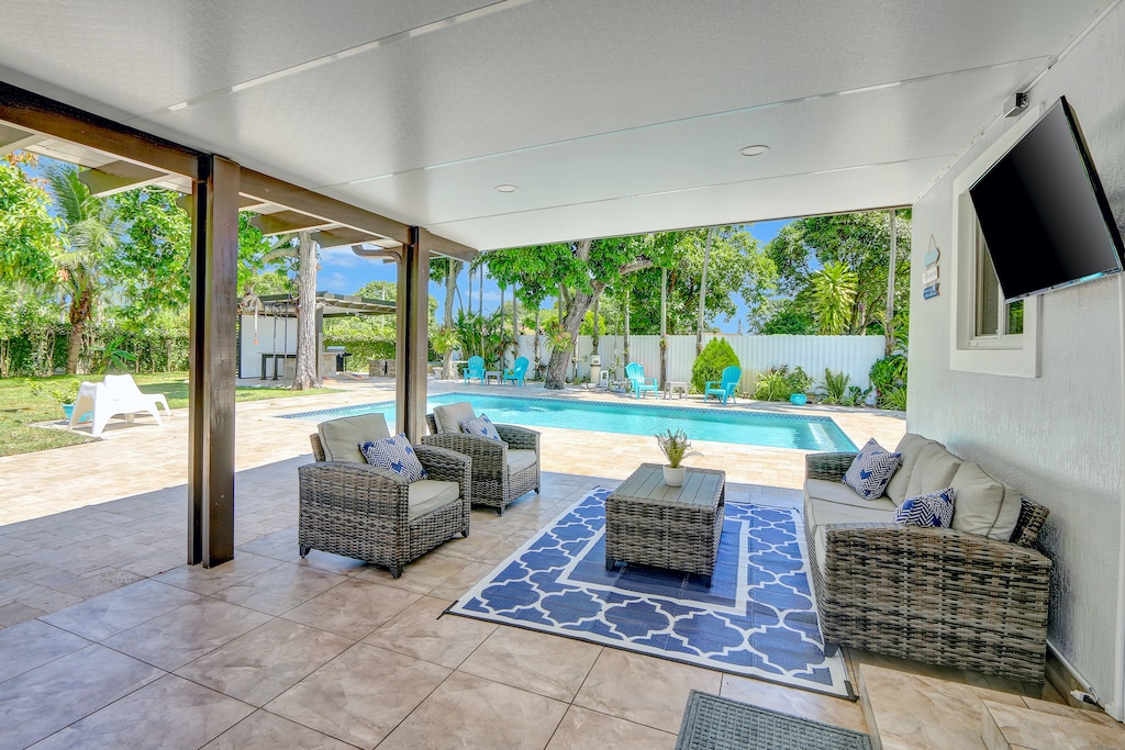 Outdoor | covered patio includes ample seating & TV