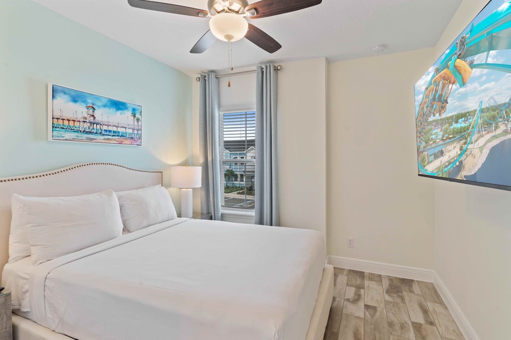 Inviting bedroom of the cottage in Kissimmee Florida - A comfortable and restful retreat to unwind - Smart TV and Netflix - Bedroom with a cozy ambiance, blending comfort and aesthetics