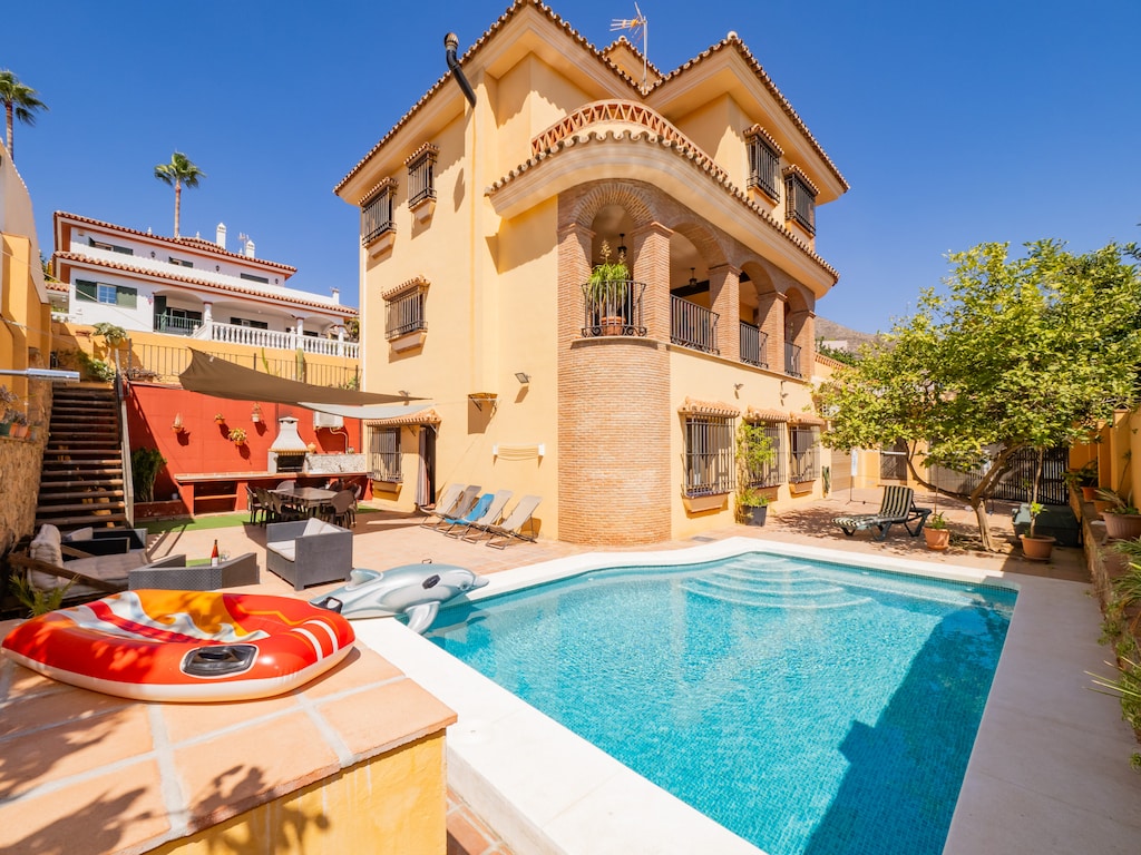 Holiday house in Benalmádena for 12 people with private pool