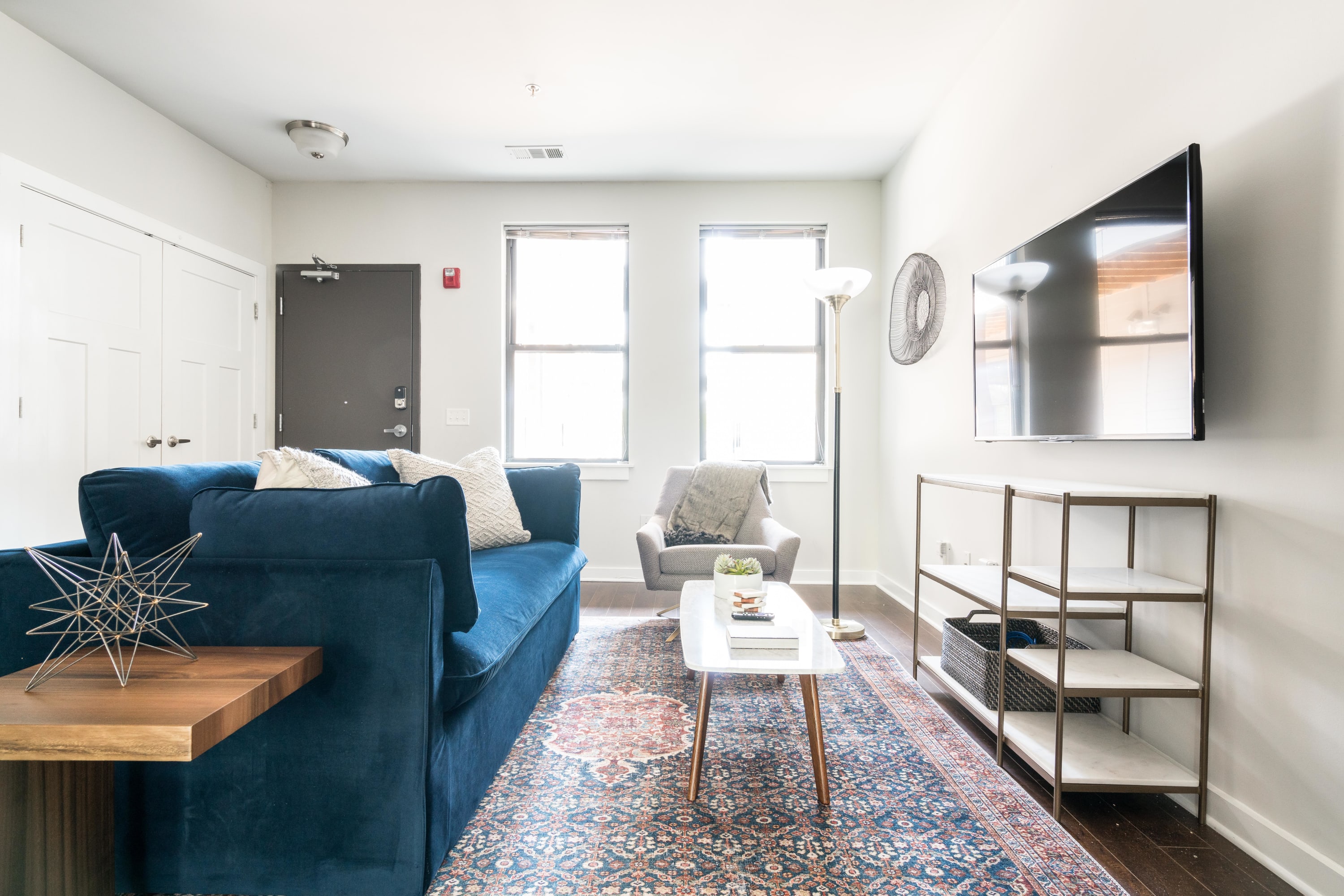 CozySuites Music Row – Luxe 1BR w/free parking!