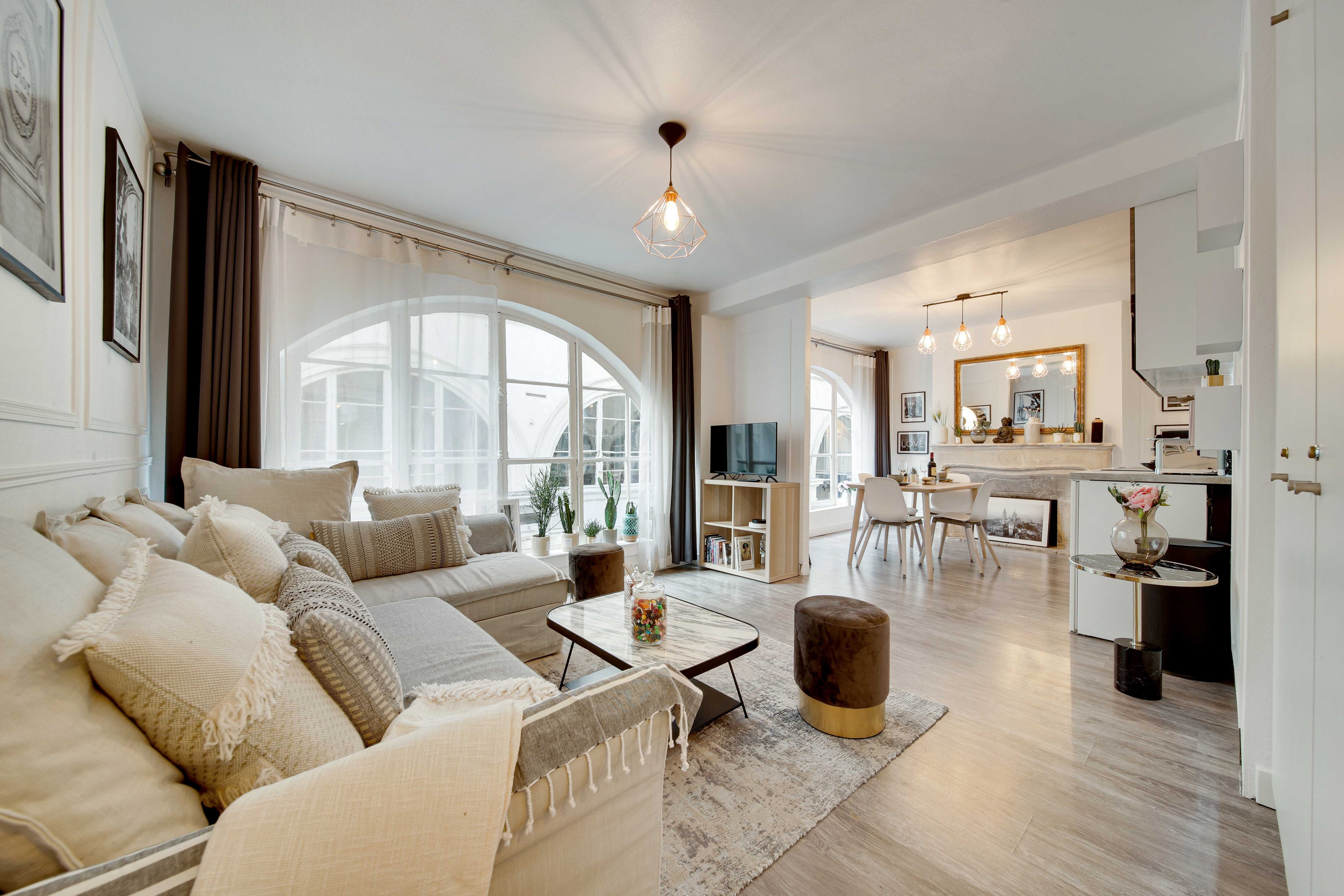 Property Image 1 - Splendid Historic Parisian Apartment Close to the Louvre Area!
