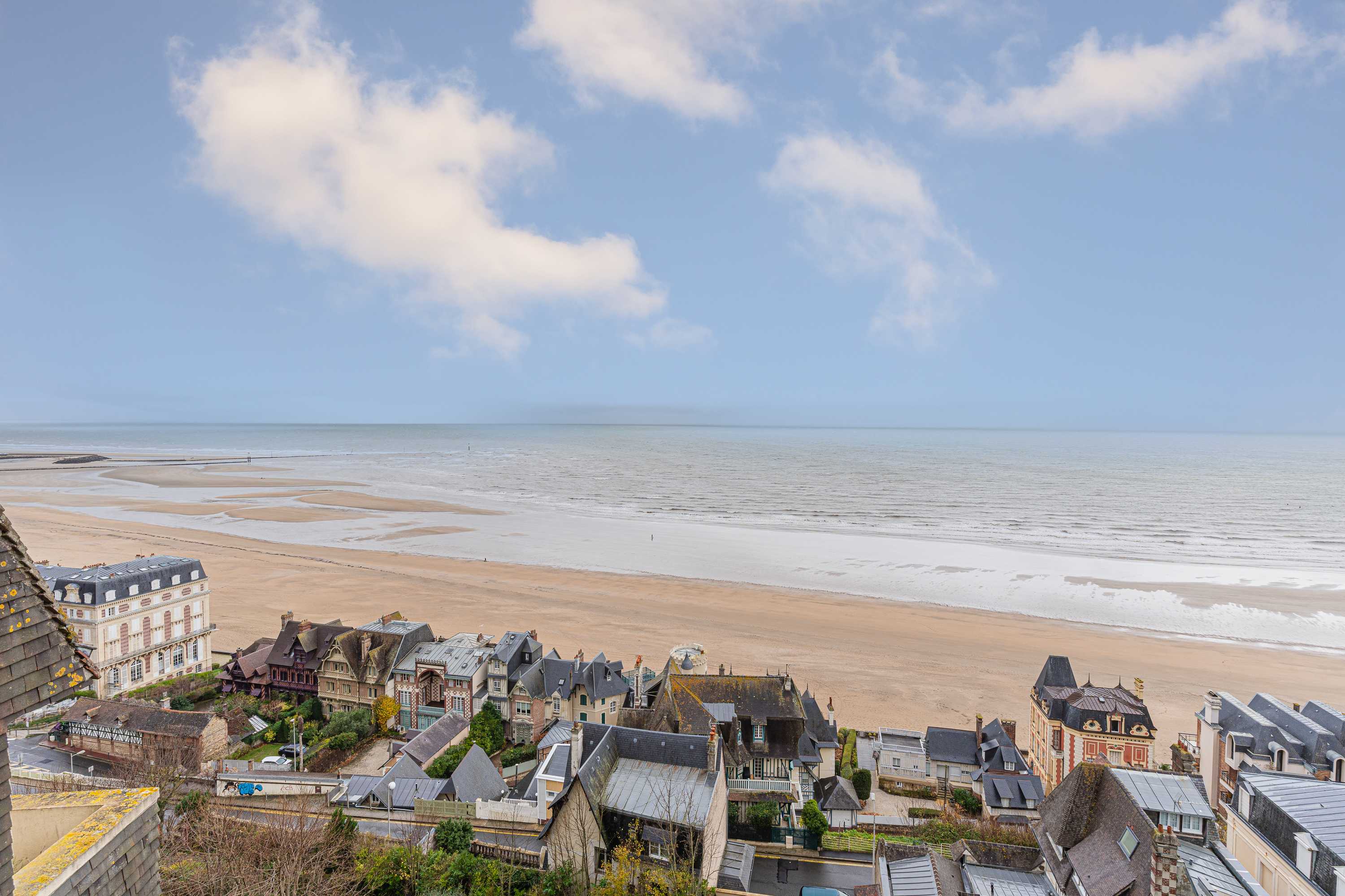 Charming 2BR Apartment Overlooking the Sea - Trouville
