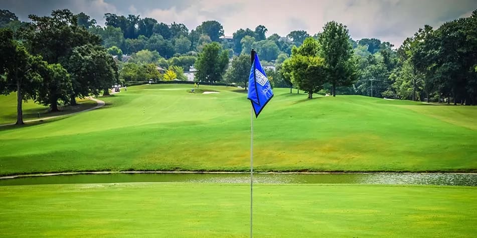 Highland Park Golf Course is a historic 18-hole public golf course located in the heart of downtown Birmingham, Alabama. Highland Park is a favorite spot among locals and visitors for the awesome downtown views and fun, yet challenging layout it provides. An extensive million-dollar renovation in 2019 has set the scene for a truly unforgettable round of golf on Alabama’s oldest golf course.