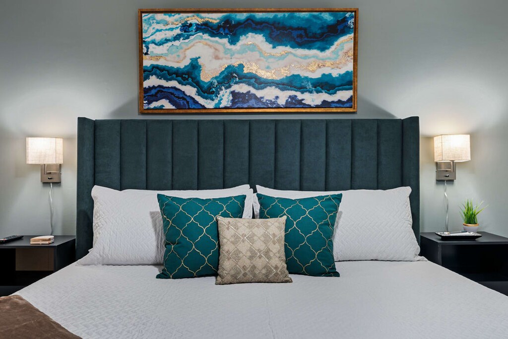 King Size Bed, Serene Bedroom