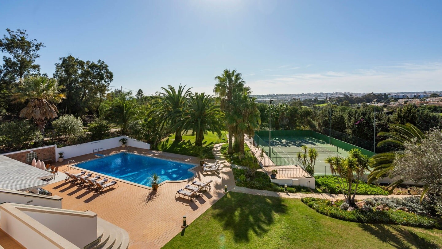 Property Image 2 - Idyllic Algarve Retreat with Pool and Mini-golf