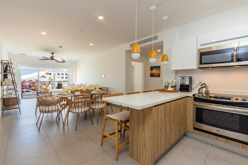 Kitchen & Livingroom