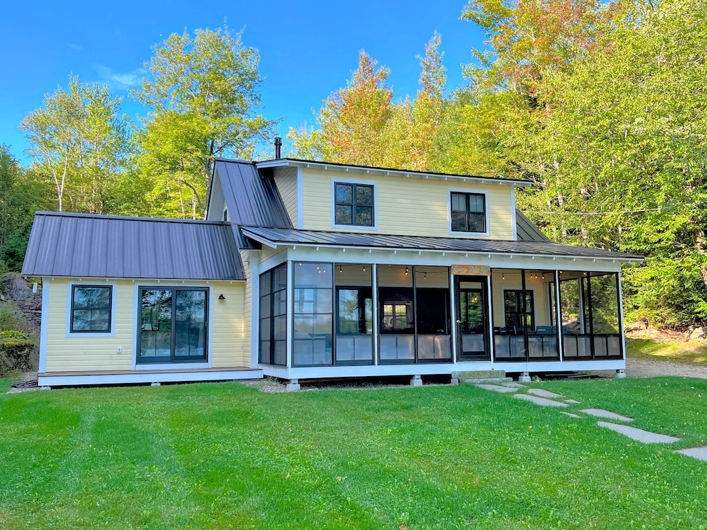 Lovely modern home on the water at Forest Lake