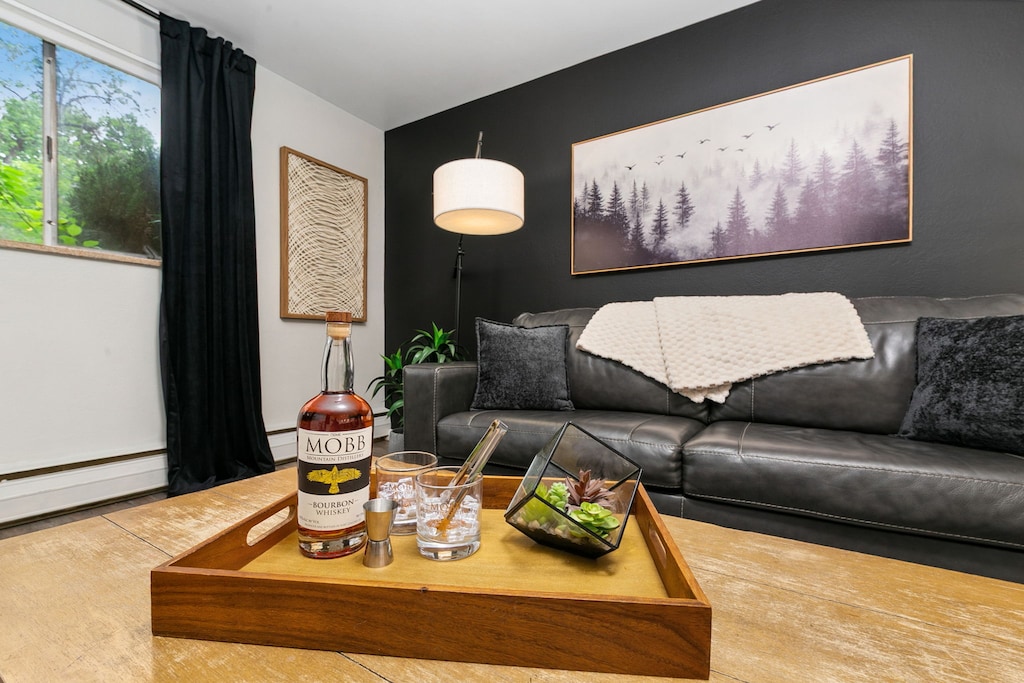 Caviar Suite | Living Room with 50" Smart TV