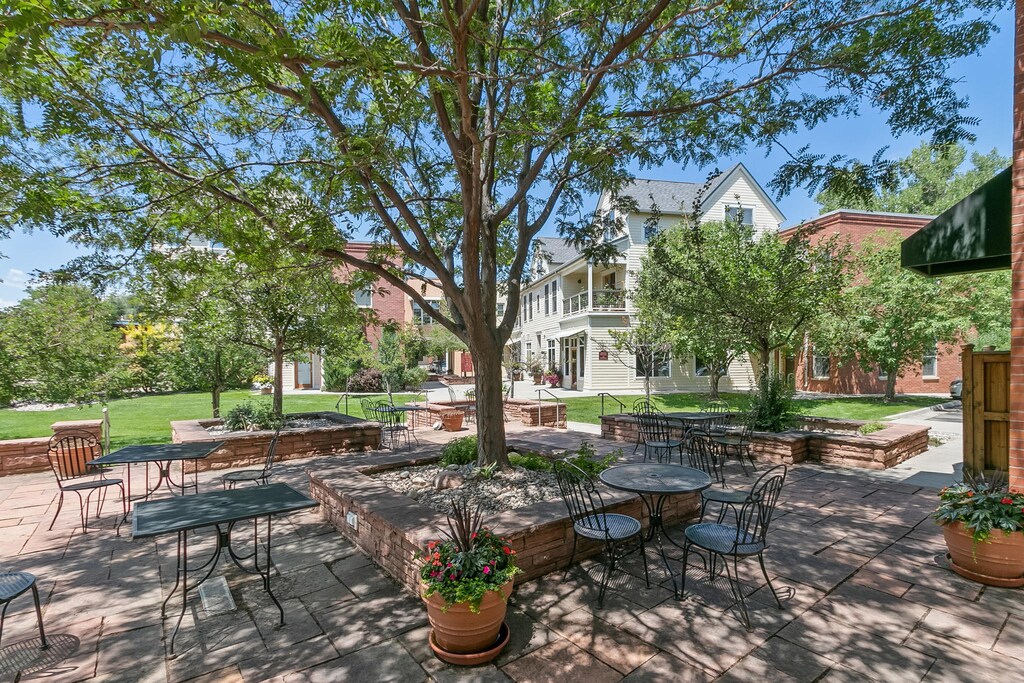 Community Courtyard | Beautiful, shaded place to enjoy your morning coffee!